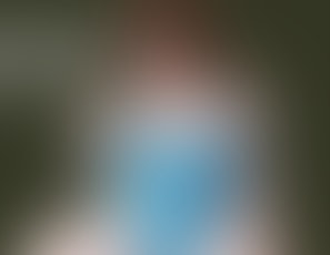 00712_KneesCocksucker